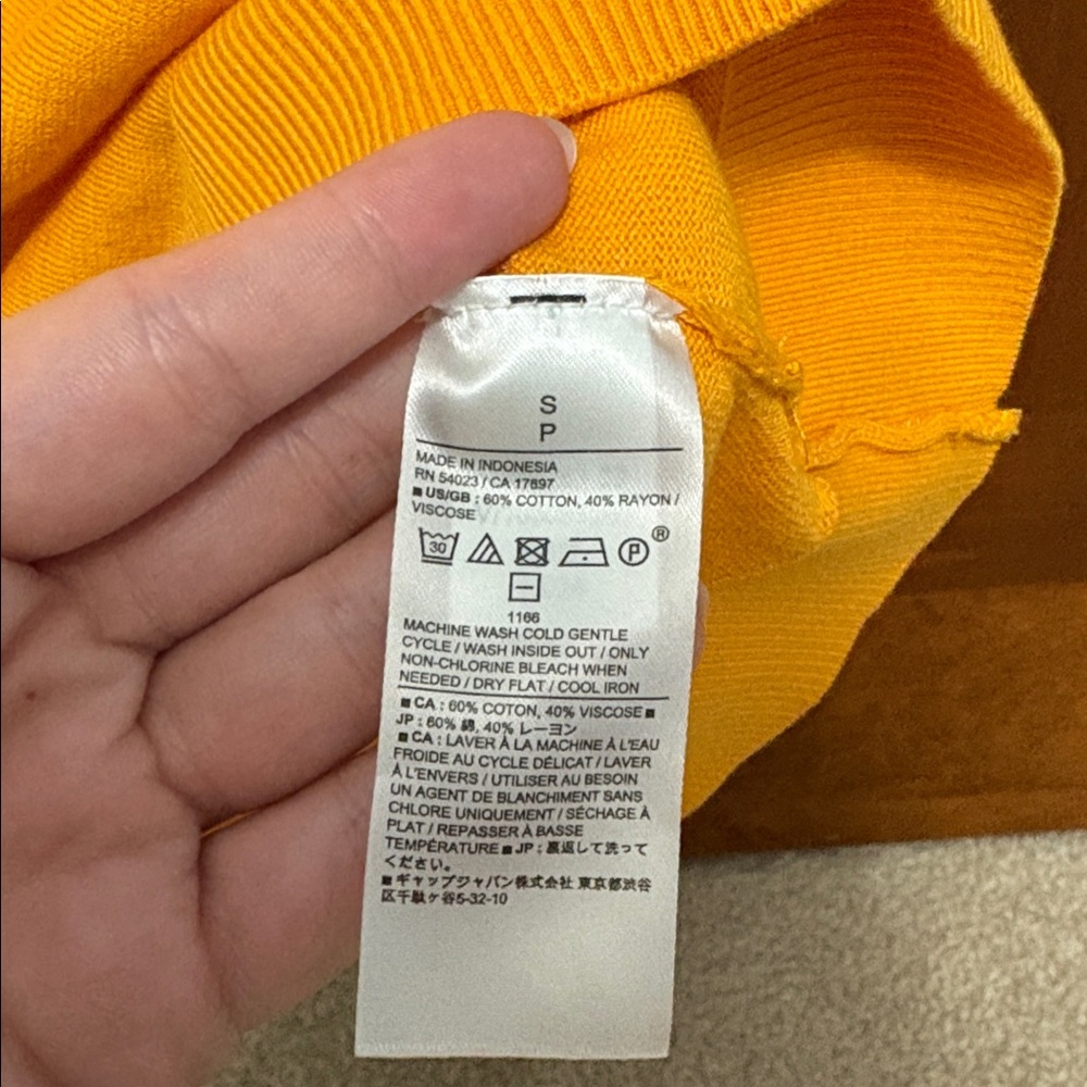 Banana Republic | Women's V-Neck Forever Sweater - Picture 3 of 3
